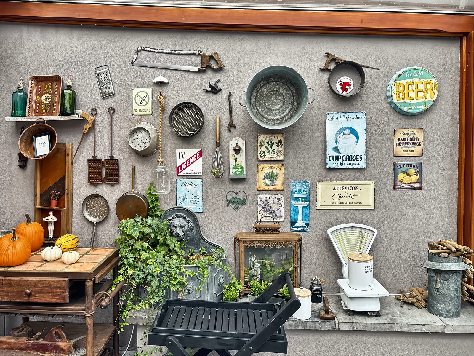 Le mur d’objets anciens