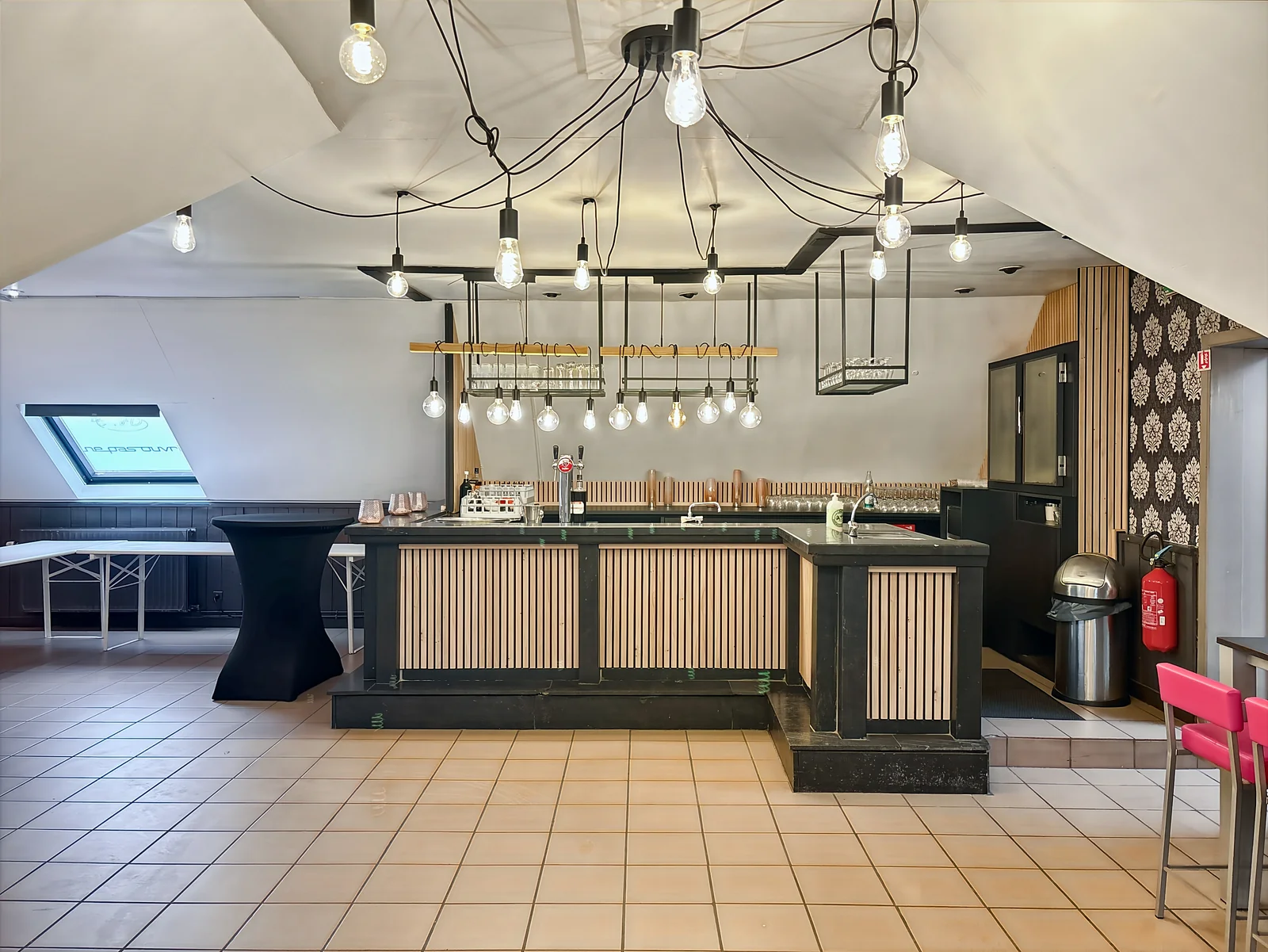 Le bar vu de face