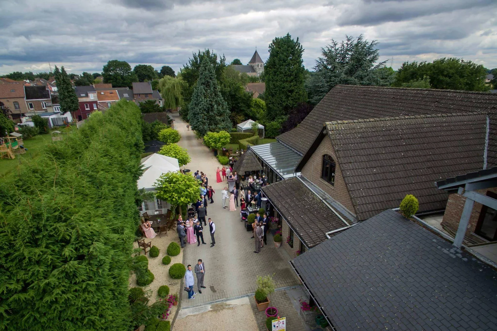 Le domaine vu du ciel, un jour de mariage